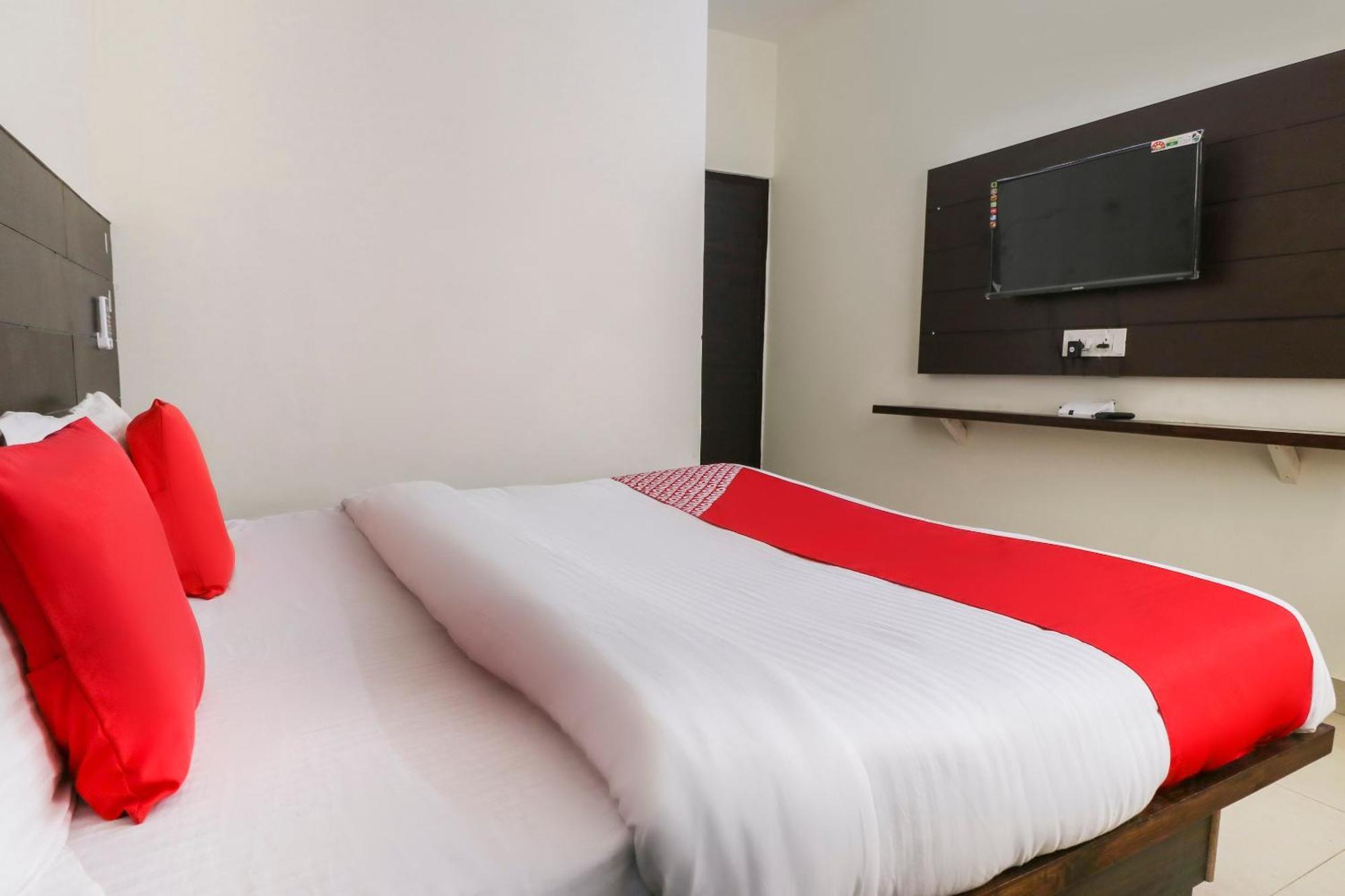 Hotel O Red Ark Landran Extérieur photo